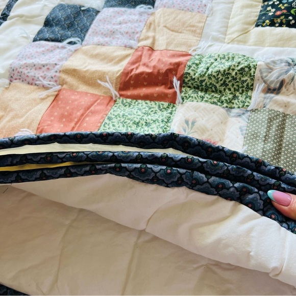 70”x85” Vintage Handmade Patchwork Quilt - Picture 10 of 12